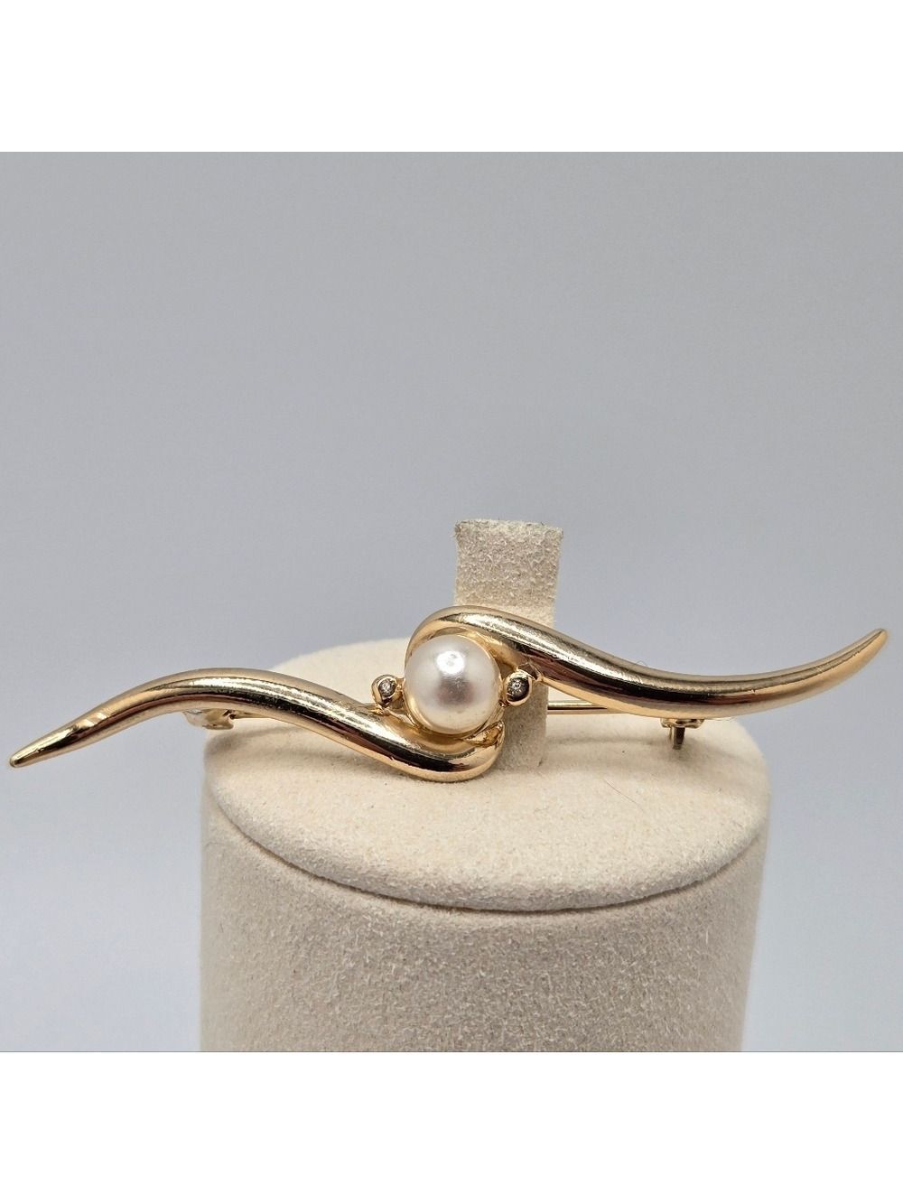 Faux Pearl Curved Brooch Vintage Gold Tone Pin Clear Rhinestone Simple